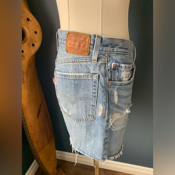 Levi’s 501 shorts. Size 26 - Picture 6 of 8